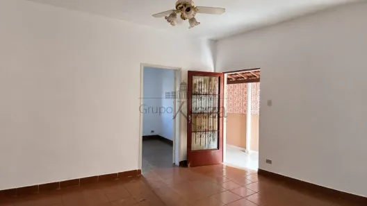 Casa com 2 Quartos para alugar, 85m² no Centro, Jacareí