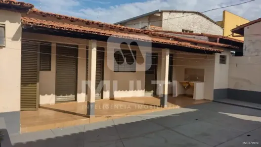 Casa com 3 Quartos à venda, 250m² no Santa Mônica, Uberlândia