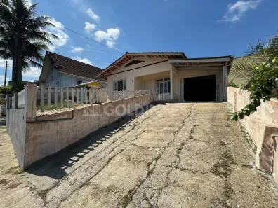 Casa com 3 Quartos para alugar, 200m² no Santa Terezinha, Brusque