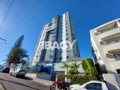 Apartamento com 2 Quartos para alugar, 62m² no Barreiros, São José