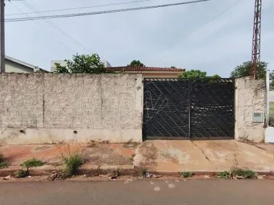 Casa com 2 Quartos para alugar, 64m² no Jardim Brasília (Vila Xavier), Araraquara