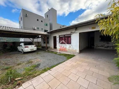 Casa com 3 Quartos à venda, 200m² no Água Verde, Blumenau