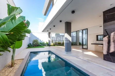 Casa de Condomínio com 4 Quartos à venda, 400m² no Nova Uberlândia, Uberlândia