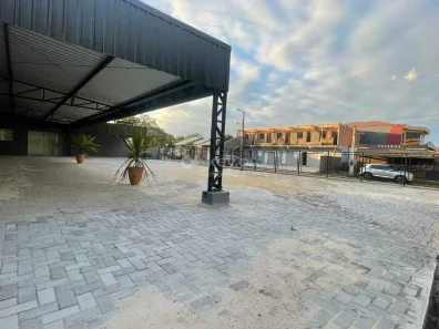 Sala Comercial para alugar, 250m² no Revoredo, Tubarão
