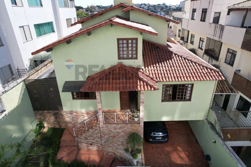 Casa com 4 quartos — Palmares, Belo Horizonte