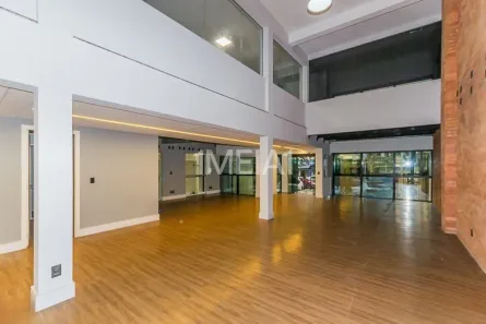 Prédio Comercial para alugar, 613m² no São João, Porto Alegre