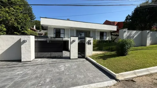 Casa com 4 Quartos à venda, 319m² no Pilarzinho, Curitiba