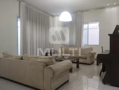 Casa com 3 Quartos à venda, 214m² no Centro, Uberlândia