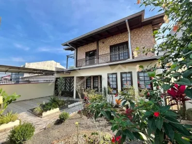 Casa com 4 Quartos à venda, 191m² no Guanabara, Joinville