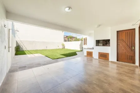 Casa com 3 Quartos para alugar, 260m² no Partenon, Porto Alegre
