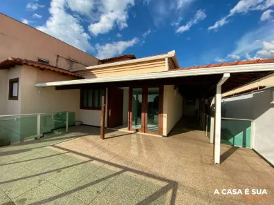 Casa com 3 Quartos para alugar, 200m² no Petrolândia, Contagem