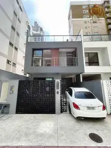 Sobrado com 3 Quartos à venda, 220m² no Centro, Balneário Camboriú