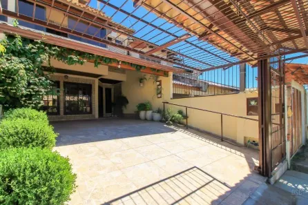 Casa com 3 Quartos à venda, 198m² no Cavalhada, Porto Alegre