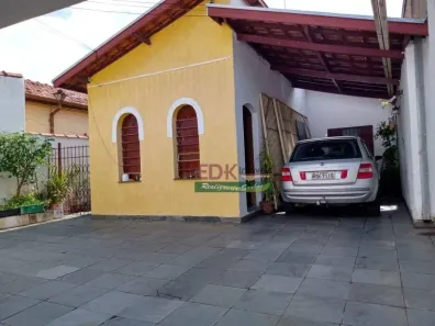 Casa com 3 Quartos à venda, 134m² no Vila São Jorge, Taubaté