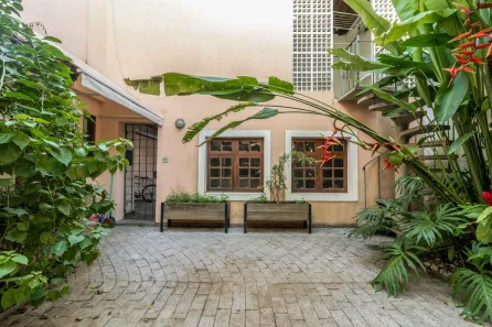 Casa com 3 Quartos para alugar, 270m² no Jardim Paulistano, São Paulo