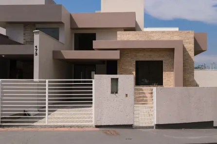 Casa com 3 Quartos à venda, 100m² no Sertão do Maruim, São José
