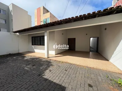 Casa com 3 Quartos para alugar, 175m² no Santa Mônica, Uberlândia