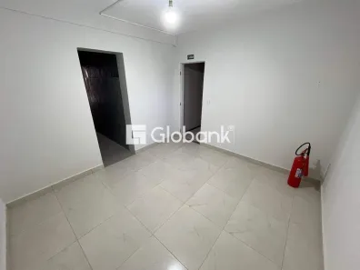 Sala Comercial com 1 Quarto para alugar, 150m² no Cidade Santa Maria, Montes Claros