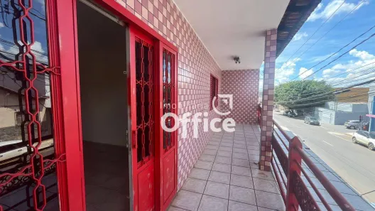 Sobrado com 2 Quartos à venda, 205m² no Centro, Anápolis