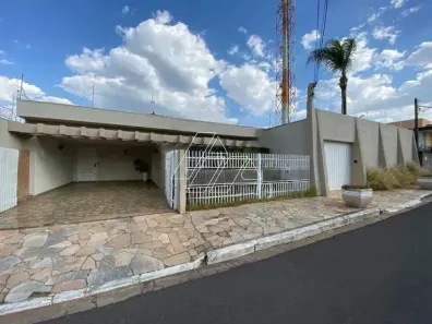 Casa com 4 Quartos para alugar, 385m² no Alto Cafezal, Marília
