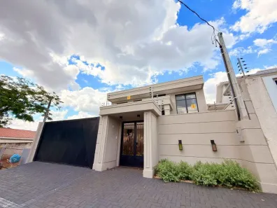 Sobrado com 4 Quartos à venda, 405m² no Pacaembu, Cascavel