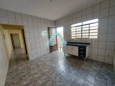 Casa com 2 Quartos para alugar, 80m² no Jardim Itamarati, Botucatu