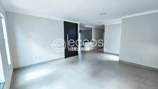 Casa com 3 Quartos à venda, 200m² no Cidade Jardim, Uberlândia