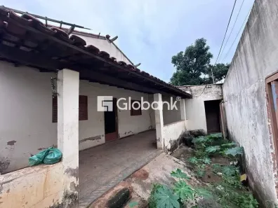 Casa com 2 Quartos à venda, 360m² no Santo Inácio, Montes Claros