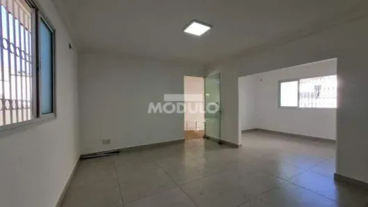 Prédio Comercial para alugar, 194m² no Osvaldo Rezende, Uberlândia