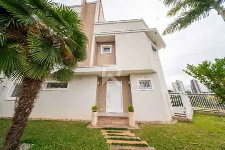 Sobrado com 4 Quartos à venda, 242m² no Mossunguê, Curitiba