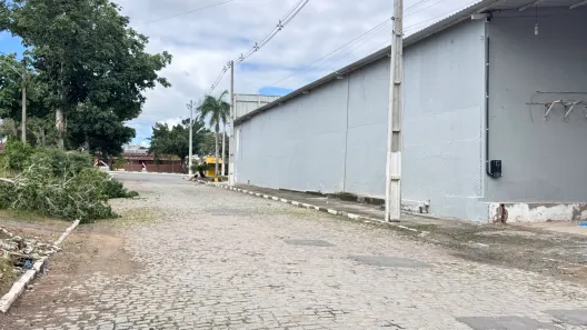 Ponto Comercial à venda, 450m² no SIM, Feira de Santana