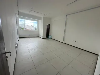 Sala Comercial para alugar, 39m² no Barreiros, São José
