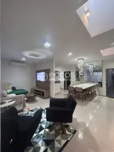 Casa com 3 Quartos à venda, 227m² no Jardim Holanda, Uberlândia