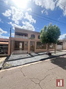 Sobrado com 3 Quartos à venda, 198m² no Conjunto Habitacional Violim, Londrina