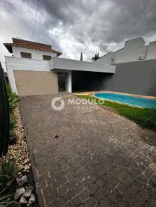 Sobrado com 4 Quartos à venda, 300m² no Cidade Jardim, Uberlândia