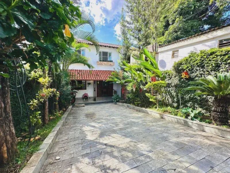 Casa com 3 quartos — Santa Branca, Belo Horizonte