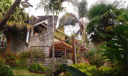 Casa de Condomínio com 4 Quartos para venda ou aluguel, 400m² no Samambaia, Petrópolis