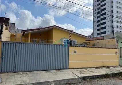 Casa com 4 Quartos à venda, 250m² no Lagoa Nova, Natal