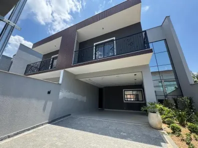 Sobrado com 4 Quartos à venda, 180m² no América, Joinville