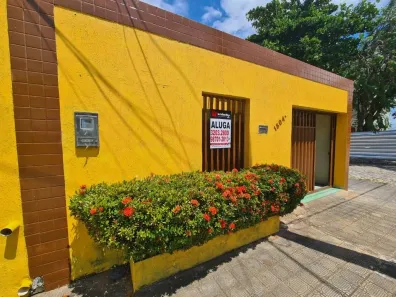 Casa com 2 Quartos para alugar, 54m² no Candelária, Natal