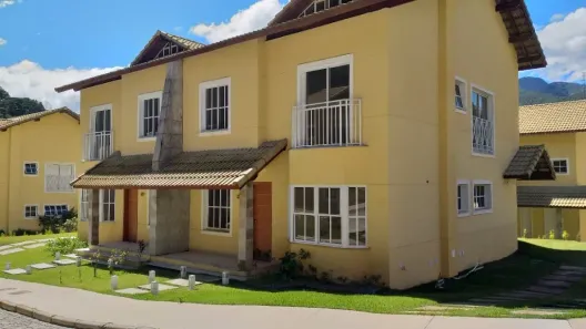 Casa de Condomínio com 4 Quartos à venda, 213m² no Itaipava, Petrópolis