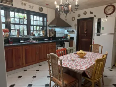 Casa com 4 Quartos à venda, 212m² no Quarteirão Brasileiro, Petrópolis