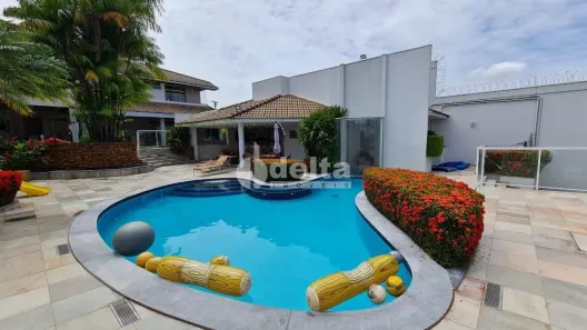 Casa com 5 Quartos à venda, 590m² no Jardim Colina, Uberlândia