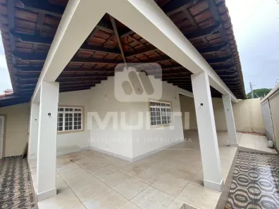 Casa com 6 Quartos para alugar, 250m² no Santa Mônica, Uberlândia