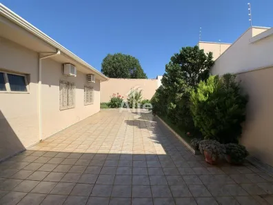 Casa com 3 Quartos à venda, 216m² no Jardim Aeroporto, Marília