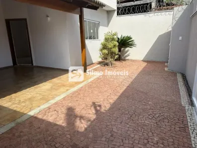Casa com 3 Quartos para alugar, 170m² no Jardim Botânico, Uberlândia