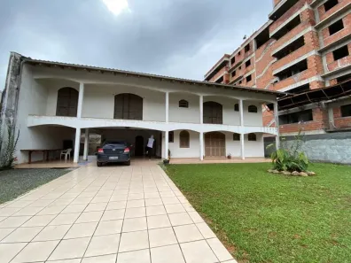 Sobrado com 6 Quartos à venda, 390m² no Saguaçu, Joinville