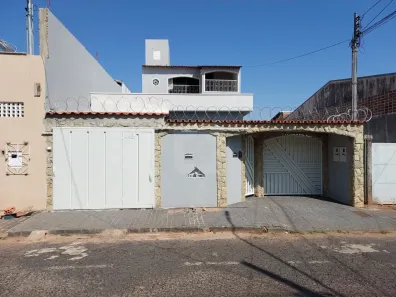 Sobrado com 3 Quartos para alugar, 230m² no Tibery, Uberlândia