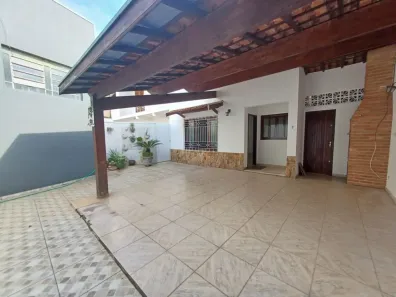 Casa com 3 Quartos para alugar, 176m² no Jardim Gurilândia, Taubaté