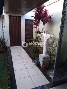 Casa com 2 Quartos à venda, 200m² no Luizote de Freitas, Uberlândia